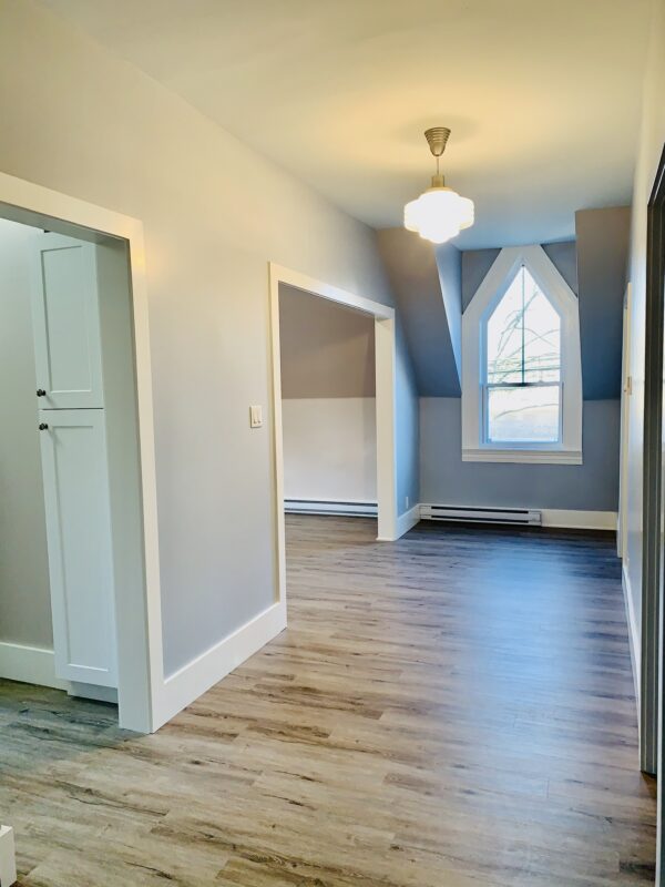 Beautifully Renovated 2 Bedroom Duplex in Bridgewater! 1400 plus
