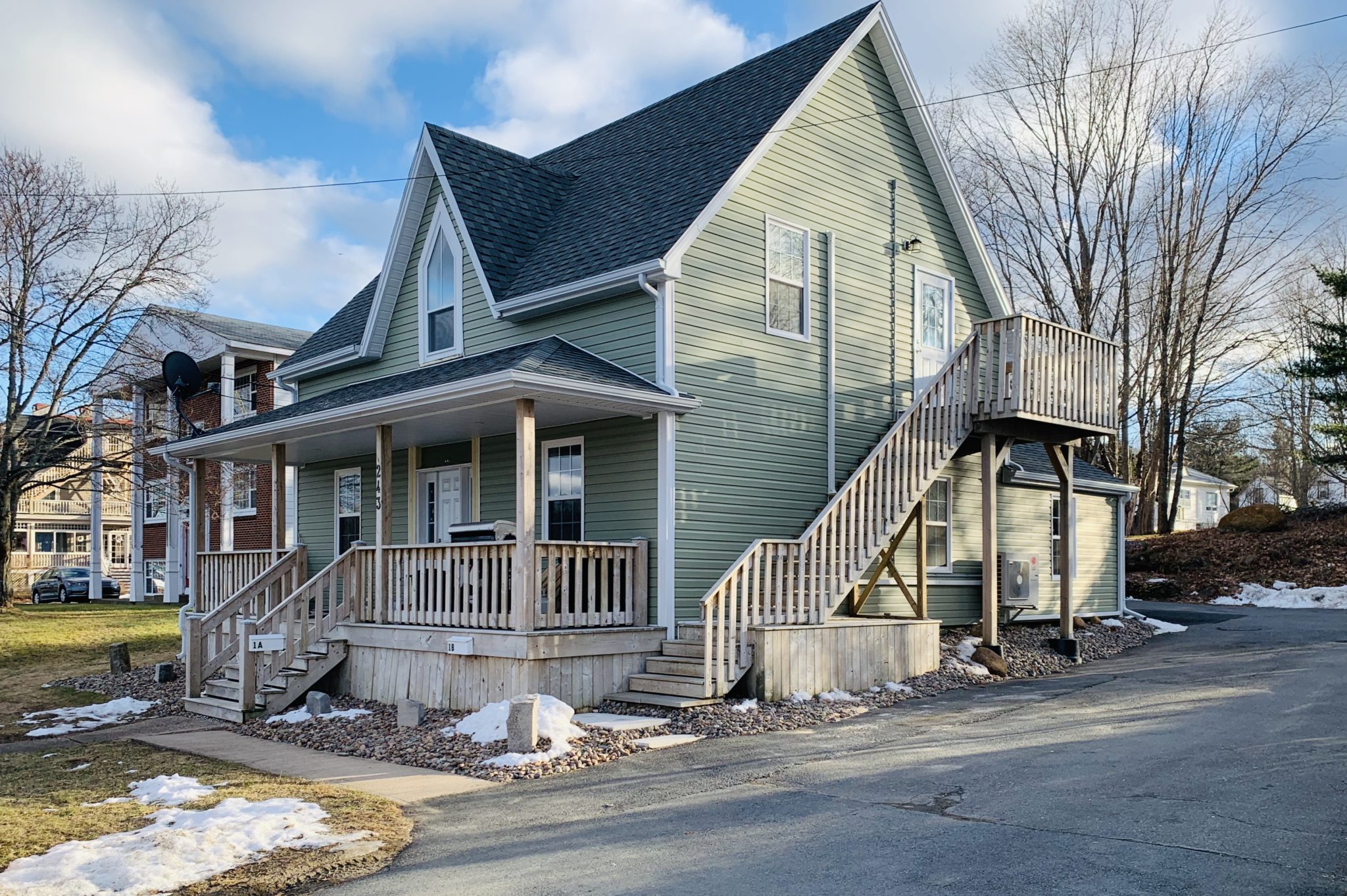 Beautifully Renovated 2 Bedroom Duplex in Bridgewater! 1400 plus