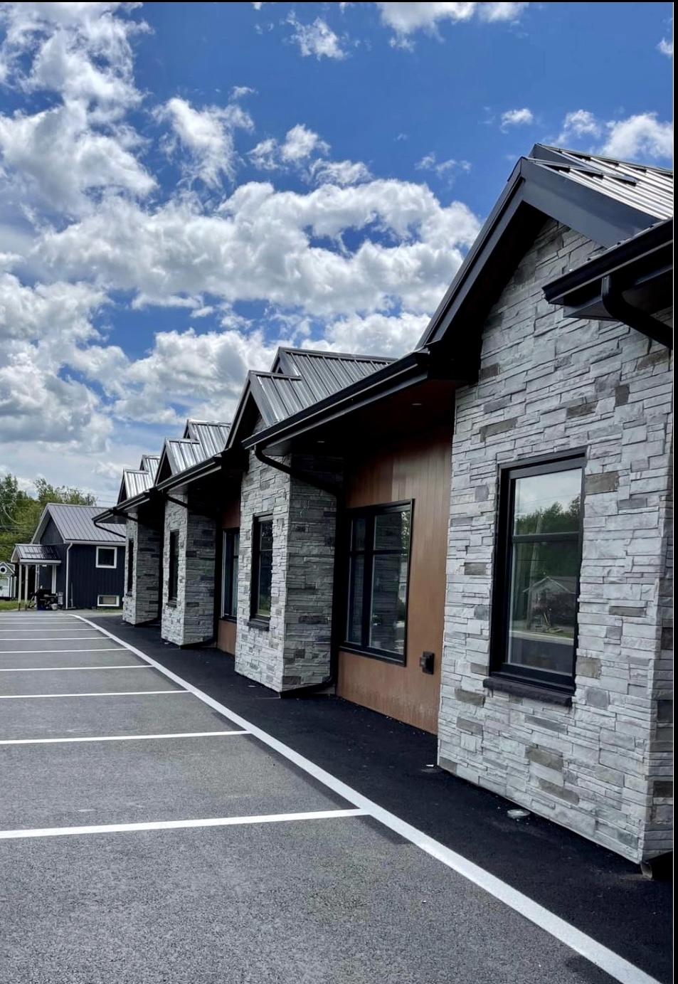 Luxury 2 Bedroom, 2 Bathroom Units, Lantz, 1950 plus utilities. Lets