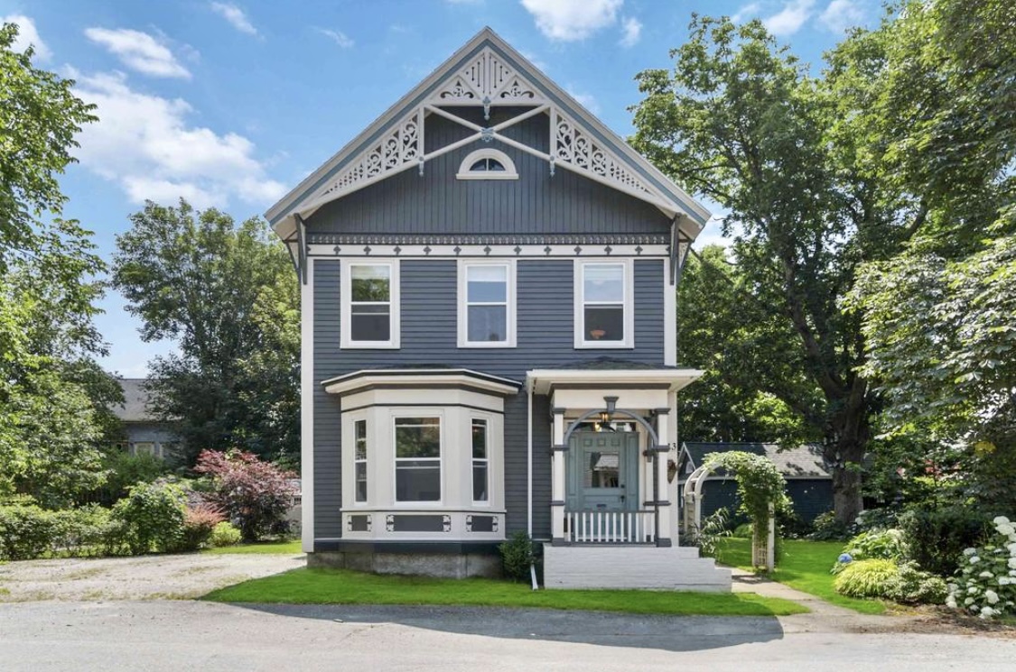 Historic 3 Bedroom 2 Bath winter rental in Shelburne 2000 plus